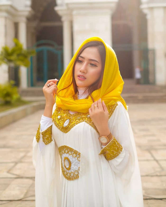 Priscillia Hesty Priscillia Hesty
