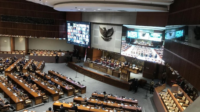 Rapat paripurna persetujuan calon Kapolri Komjen Listyo Sigit Prabowo.