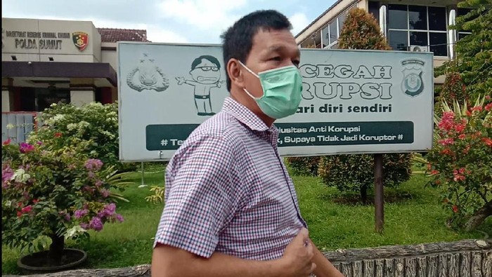 Rektor USU Prof Runtung Sitepu usai diperiksa polisi (Ahmad Arfah-detikcom)