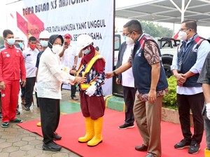 Mensos Risma Beri Pekerjaan 15 Orang PPKS di PT Waskita Karya