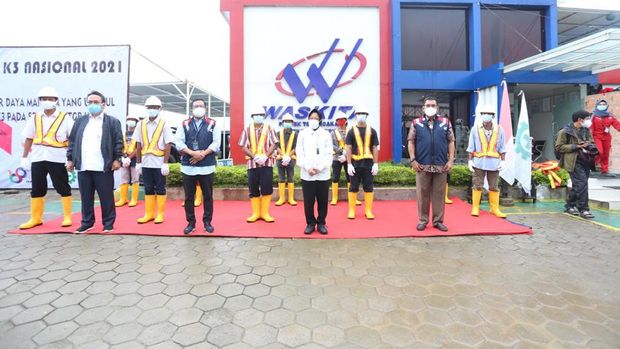 Risma Bersama PPKS yang Akan Bekerja di PT Waskita Karya (Dok istimewa)