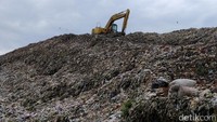 Sampah yang dibuang menuju lokasi ini, tiap harinya rata-rata mencapai 100 ton. Sampah yang dibuang ini, ada yang langsung dari masyarakat, desa maupun yang diambil petugas dari Dinas Lingkungan Hidup (DLH) Kabupaten Magelang. 