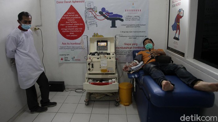 Selain Vaksin, Donor Plasma Konvalesen Beri Asa Atasi Pandemi Corona Donor plasma konvalesen dari penyintas COVID-19 membantu sembuhkan pasien COVID-19. Ajakan untuk melakukan donor plasma konvalesen pun gencar dilakukan.
