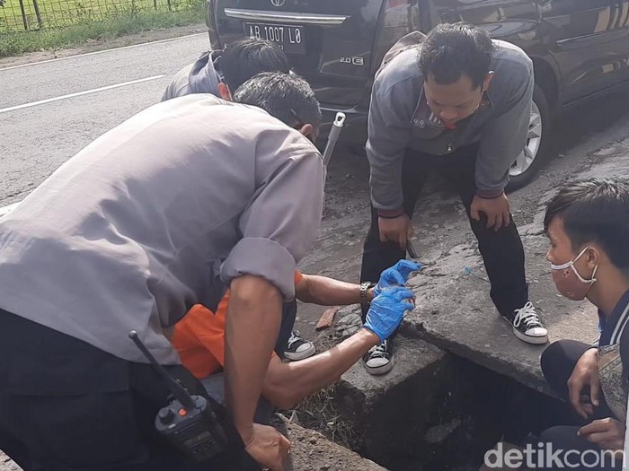 Seorang karyawati minimarket ditemukan bersimbah darah di Karanganyar, Kamis (21/1/2021).