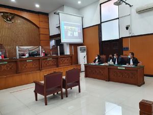5 Dakwaan Jumhur Hidayat Sebar Kebohongan Picu Demo Berujung Kerusuhan