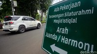 Kasat Lantas Polres Jakarta Pusat Kompol Lilik Sumardji mengatakan setidaknya ada dua titik yang bakal dilakukan pengalihan arus lalu lintas. Titik pertama dimulai dari Jalan Banteng Timur.