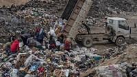 Hampir 10 tahun perang Suriah membuat ekonomi Suriah anjlok. Menurut bantuan pangan PBB, harga pangan meningkat hingga 3 kali lipat sejak tahun 2019. (Delil Souleiman/AFP)