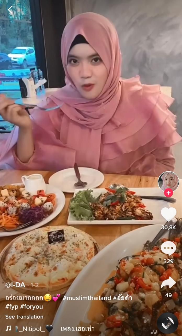 5 Aksi Ukhti Thailand Saat Makan yang Bikin Baper Netizen
