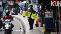 Menurut survey yang dilakukan Koalisi Pejalan Kaki (kopeka) pada tahun 2020, rata-rata rapor trotoar di Indonesia ialah 4,90 dari skala 10. 