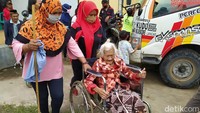 Hari ini sebanyak 121 pengungsi Gunung Merapi pulang ke rumahnya masing-masing.