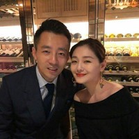 Barbie Hsu dan Wang menikah pada 22 Maret 2011. Keduanya belum lama ini baru saja merayakan hari jadi pernikahan mereka yang ke-10. Foto: instagram