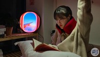 Walau hanya sebatas imajinasi berada di dalam pesawat. Setidaknya lampu ini bisa mengobati rasa rindu traveler. (One room making)