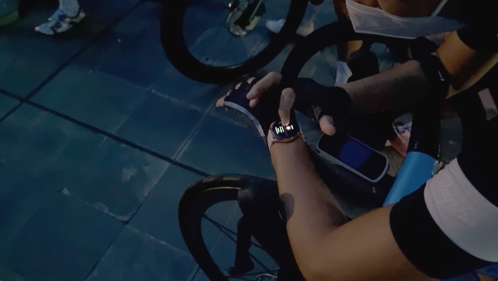 Dian Sastrowardoyo dan Maulana Indraguna melakukan Epic Couple Riding dipotret dengan Samsung Galaxy S21 Ultra 5G