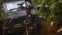 Sebanyak dua desa, enam dusun di Kecamatan Hantakan pedalaman meratus masih sulit untuk di akses akibat tanah longsor yang masih menutup jalan utama ke desa tersebut.