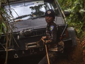 Potret Perjuangan Mendistribusikan Bantuan untuk Korban Banjir Kalsel