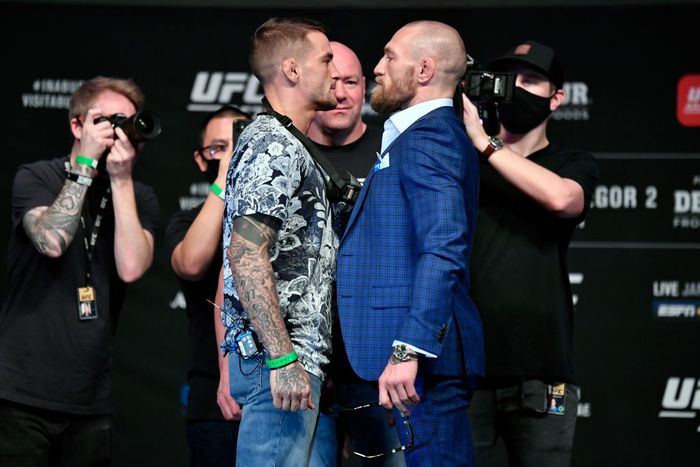 Dustin Poirier Vs Conor McGregor ABU DHABI, UNITED ARAB EMIRATES - JANUARY 21: In this handout image provided by the UFC, (L-R) Opponents Dustin Poirier and Conor McGregor pose face off for media during the UFC 257 press conference event inside Etihad Arena on UFC Fight Island on January 21, 2021 in Yas Island, Abu Dhabi, United Arab Emirates. (Photo by Jeff Bottari/Zuffa LLC via Getty Images)