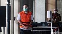 Kali ini, Edhy diperiksa sebagai saksi untuk tersangka Amiril Mukminin.