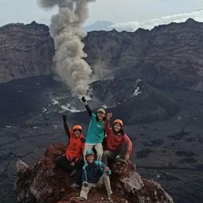 Gunung Raung Erupsi