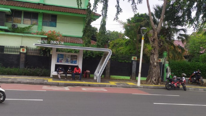 Halte bus di Senen, Jakpus yang jadi tempat mesum sejoli