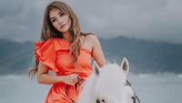 Fashion juga jadi salah satu kesukaan dari Hani Putri. (Foto: dok. Instagram @Haniputri88) 
