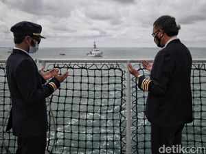 Potret Haru Momen Tabur Bunga Sriwijaya Air