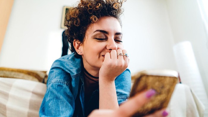 Menemukan pasangan lewat aplikasi