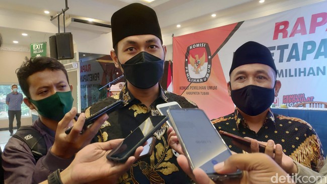 Ia pun mengucapkan terima kasih kepada Gubernur Jatim, segenap jajaran aparatur Pemkab Tuban, Forkopimda, pemerintahan Desa dan seluruh masyarakat Tuban atas semua dukungan terhadap Pemkab Tuban. Semoga dengan sinergitas dan kolaborasi antara Pemkab Tuban dan berbagai pihak dapat mewujudkan Mbangun Deso, Noto Kutho, tambah Aditya. (Foto: Ainur Rofiq)