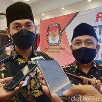 Ia pun mengucapkan terima kasih kepada Gubernur Jatim, segenap jajaran aparatur Pemkab Tuban, Forkopimda, pemerintahan Desa dan seluruh masyarakat Tuban atas semua dukungan terhadap Pemkab Tuban. Semoga dengan sinergitas dan kolaborasi antara Pemkab Tuban dan berbagai pihak dapat mewujudkan Mbangun Deso, Noto Kutho, tambah Aditya. (Foto: Ainur Rofiq)