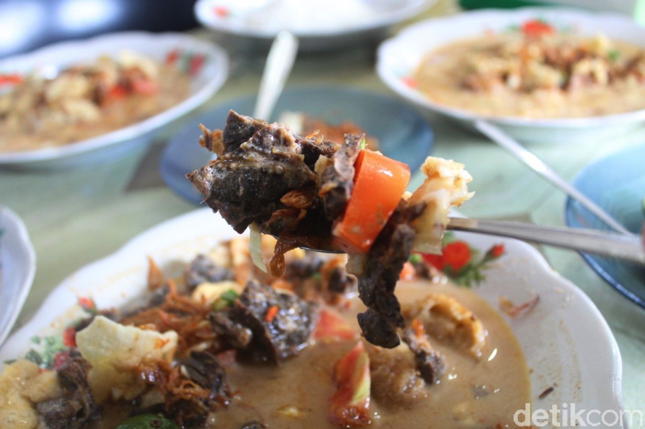 Lezatnya Soto Cawang, Soto Betawi Legendaris di Area Parkir