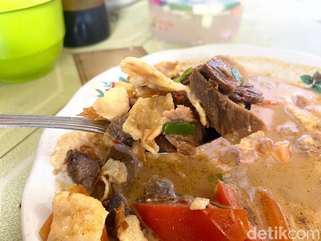 Lezatnya Soto Cawang, Soto Betawi Legendaris di Area Parkir