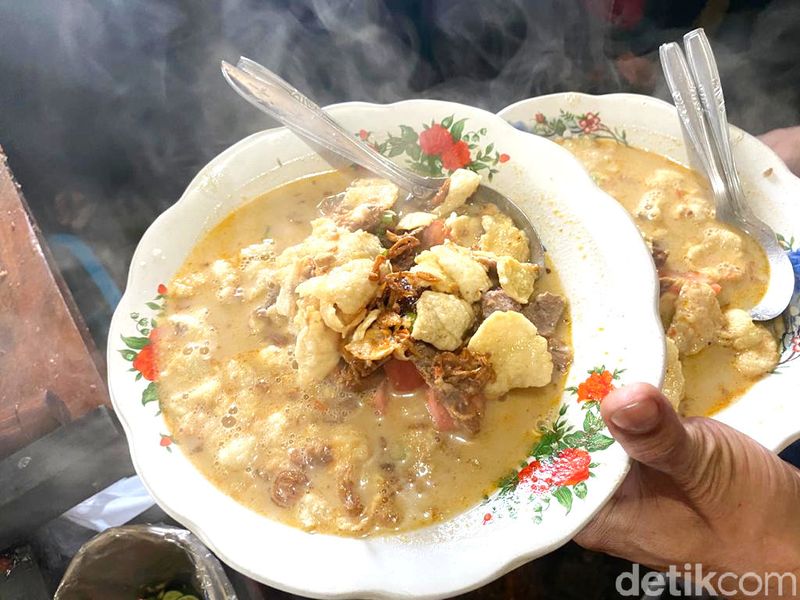 Lezatnya Soto Cawang, Soto Betawi Legendaris di Area Parkir