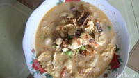 Untuk harga belum berubah dari empat tahun yang lalu. Masih Rp 45.000 seporsinya. Harganya sesuai dengan isian daging yang banyak dan tak pelit. Foto: detikFood