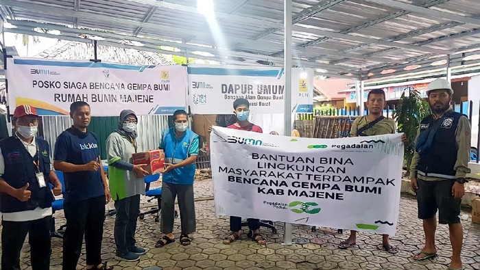 Melalui Corporate Social Responsibility (CSR) program Bina Lingkungan Kantor Wilayah VI Makassar, Pegadaian memberikan bantuan berupa kebutuhan pokok, mie instan, makanan siap saji, tikar serta bantuan lainnya.