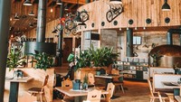 Sebagai informasi, museum sepeda motor Top Mountain Crosspoint kali pertama di buka pada 2016 oleh saudara kembar Alban dan Attila Scheiber. Foto: Instagram @crosspoint.tirol