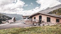 Tak hanya lokasinya yang berada di lokasi tinggi, museum ini juga memiliki konstruksi bangunan yang menakjubkan dan indah, Foto: Instagram @crosspoint.tirol