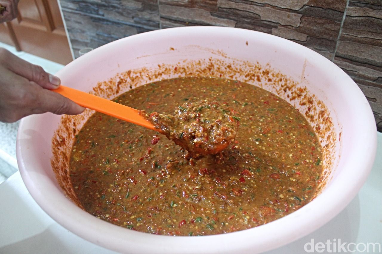 Nasi Uduk Bu Amah: Gurihnya Nasi Uduk Ayam Goreng yang Ludes Terjual 1 Jam