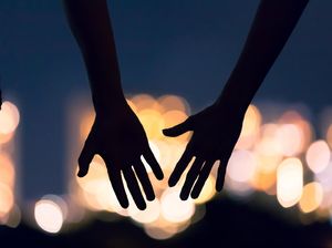 Hasrat Bercinta Mendadak Muncul Saat Puasa? Ini Saran Zoya