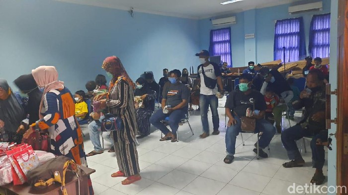 Pengungsi Mamuju tiba di lamongan