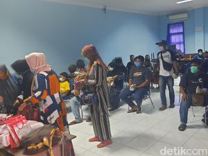 38 Pengungsi Gempa Mamuju Kembali di Desanya Lamongan