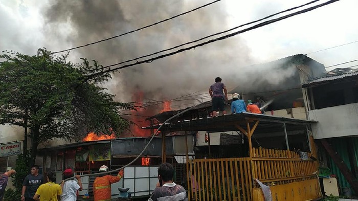Permukiman warga di Jakpus terbakar.