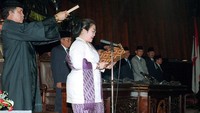 Megawati Soekarnoputri lahir di Yogyakarta, 23 Januari 1947. Sebelum diangkat sebagai presiden, beliau adalah Wakil Presiden RI yang ke-8 di pemerintahan Abdurrahman Wahid. (Foto: dok. Getty Images)  