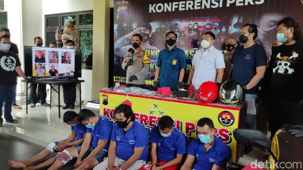 Rilis kasus perampokan duit setengah miliar di Polrestabes Semarang, Jumat (22/1/2021).