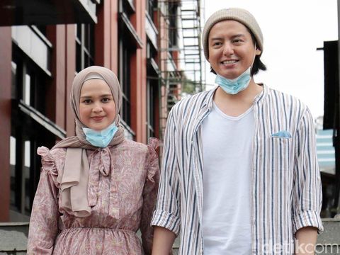 Roger Danuarta dan Cut Meyriska saat ditemui di kawasan studio Trans TV.