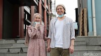 Keduanya pun bercerita tentang rumah mewah dengan lift yang akan ditinggali Roger dan Cut Meyriska pada akhir Januari. Pool/Noel/detikFoto