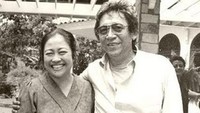 Pasangan politik Megawati dan Taufiq Kiemas menikah pada 25 Maret 1973 bertempat di Panti Perwira (kini Graha Marinir), Jalan Prapatan, Jakarta Pusat. Megawati dan Taufiq Kiemas bersama anak-anaknya. Suami kedua Megawati adalah Hassan Gamal AH. Mereka menikah pada 27 Juni 1972 dan bercerai empat bulan kemudian karena tidak direstui oleh keluarga besar Sukarno. (Foto: Repro buku Gerak dan Langkah Megawati)