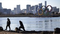 Ketua Komite Olimpiade Internasional (International Olympic Committee/IOC) Thomas Bach mengatakan Olimpiade Tokyo akan berlangsung pada musim panas 2021. AP/Eugene Hoshiko