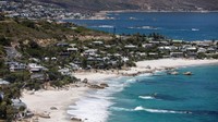Padahal dahuli Cape Town menyajikan bar tepi laut, perkebunan anggur hingga kemewahan untuk turis (Dwayne Senior/Getty Images)