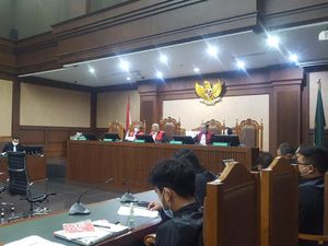 Hiendra Soenjoto Didakwa Suap Eks Sekretaris MA Nurhadi Rp 45,7 Miliar
