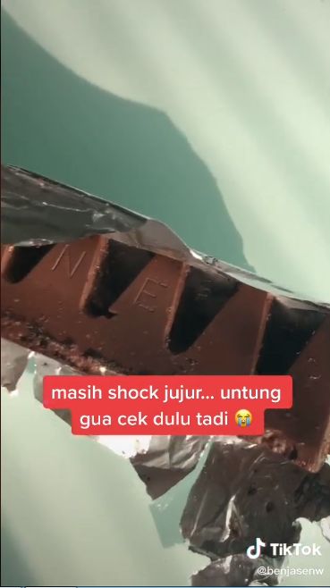 Hii!! Beli Cokelat di Minimarket, Pria Ini Temukan Ulat di dalamnya
