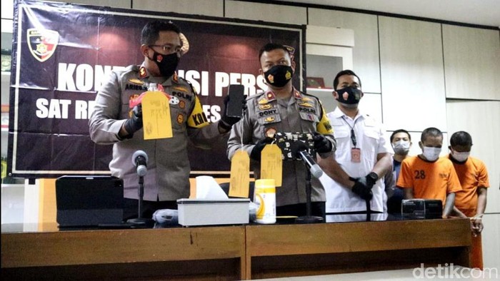 Tiga pria ditangkap gegara lukai wanita pakai air keras